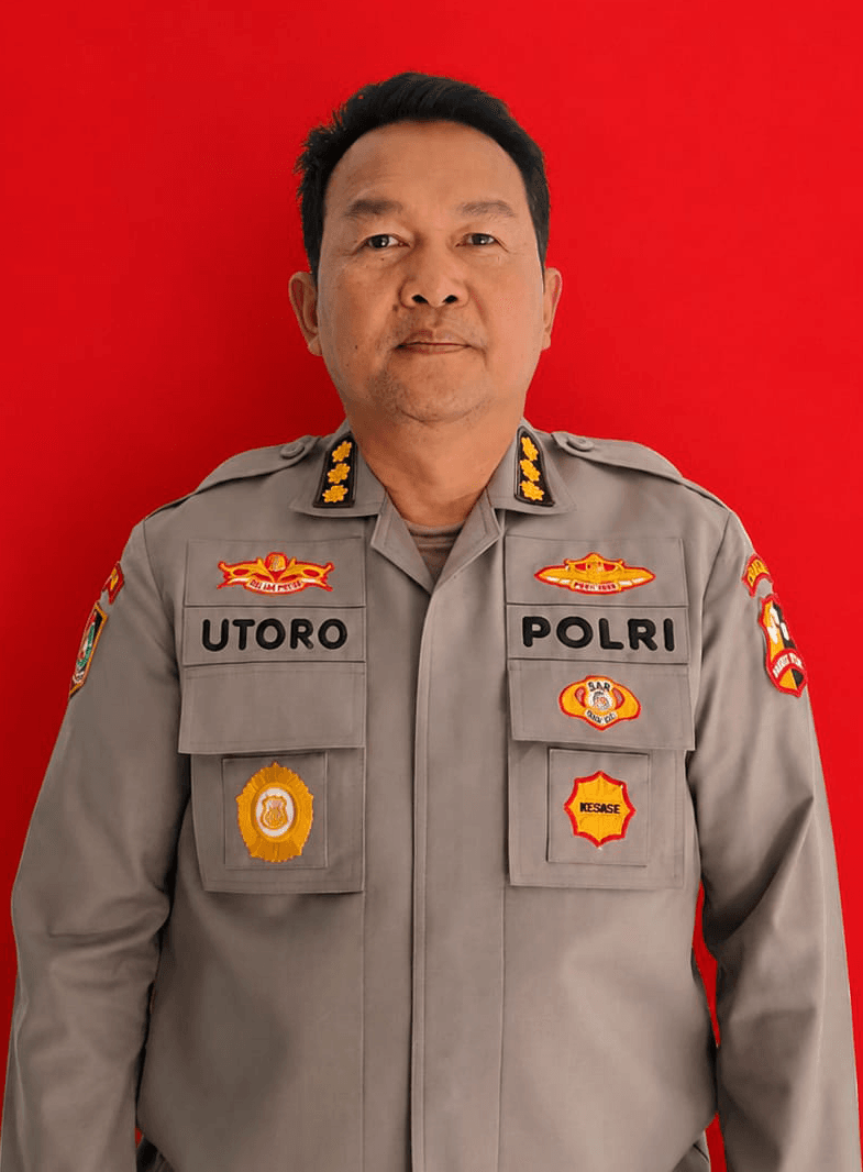 Pas foto UTORO SAPUTRO, S.H., S.S.T.M.K.